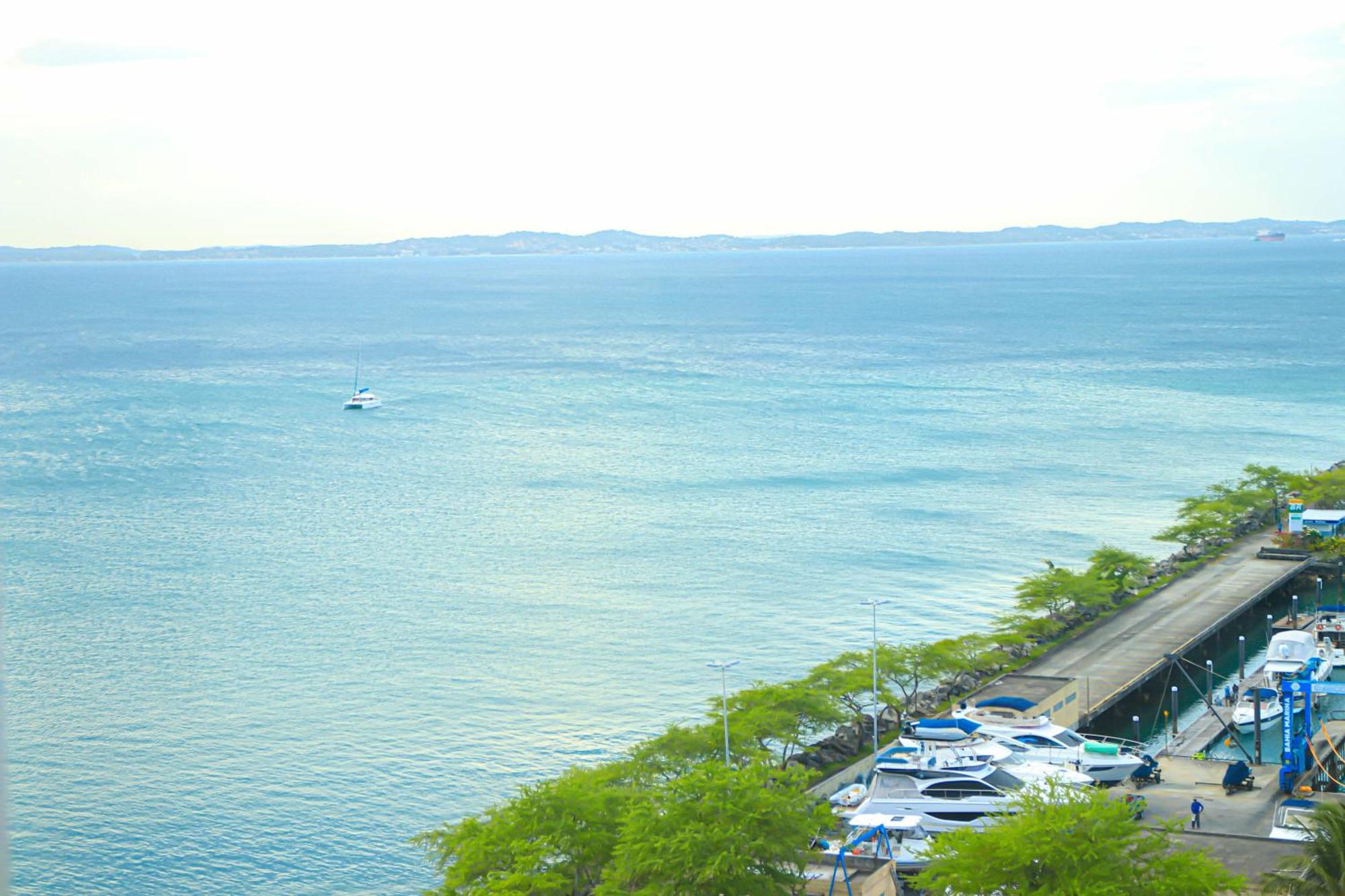 Апартаменты Cloc Marina Vista Mar P/ A Baia De Todos Os Santos Сальвадор Экстерьер фото